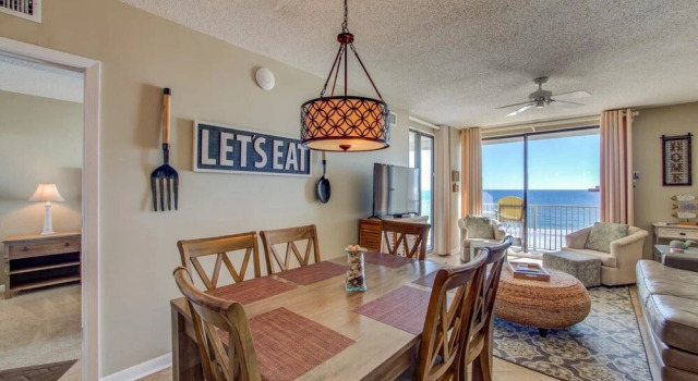 Spacious 4th floor condo ON THE BEACH in the heart of Orange Beach, Prenota Hotel Hotel a Alabama con piscina, Piscina