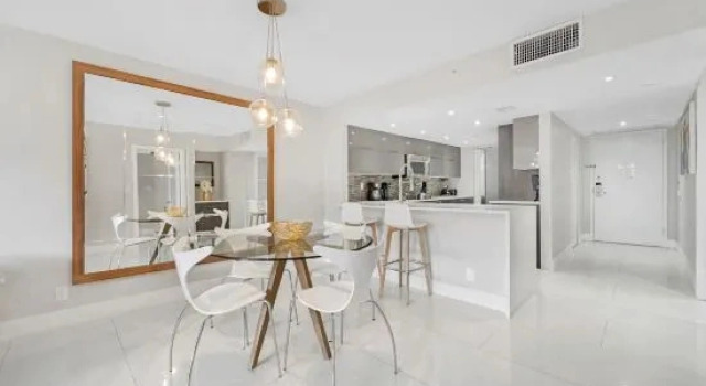 Апартаменты Deluxe c 1 комнатой с балконом и с видом на залив StayCozy Apartments at The Grand
