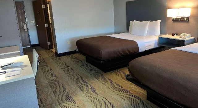 Двухместный номер Standard AmericInn by Wyndham Republic