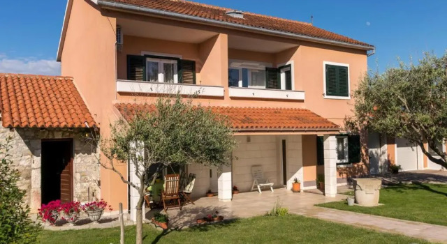 Beautiful three bedroom apartment with a yard and terrace - Apartment Zoranica I - AE1405