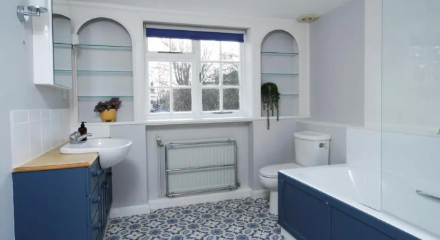 Коттедж с 4 комнатами Montpellier House, Centrally Located, Large Garden
