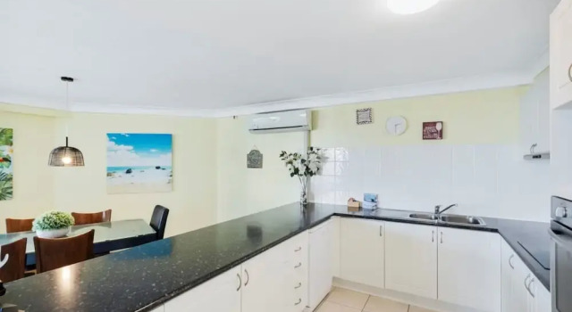 Номер Standard с 2 комнатами с балконом и с видом на сад Aegean Apartments Surfers Paradise