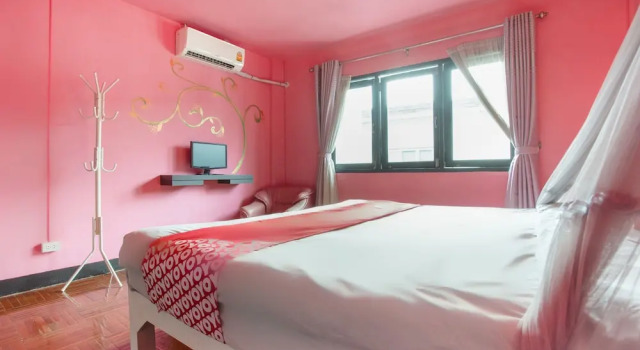 Двухместный номер Deluxe OYO 75303 V Home Guesthouse Sunday Night Market