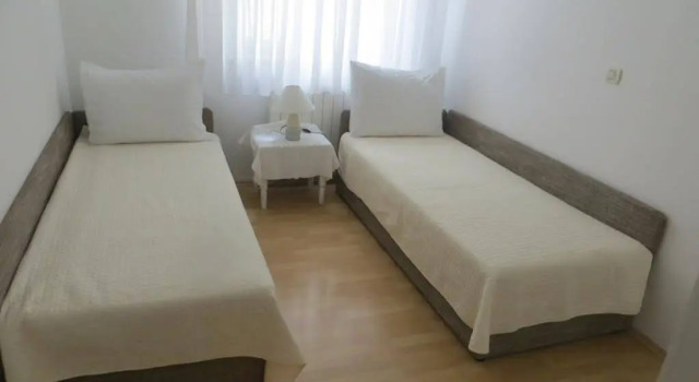 Pansion Casa, Varaa Hotelli Hotellit Strožanac pysäköinnillä, Pysäköinti