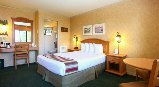 Pepper Tree Inn Tahoe City, Забронировать Отель Отели Тахо-Сити с бассейном, рядом с Парк Commons Beach, Бассейн