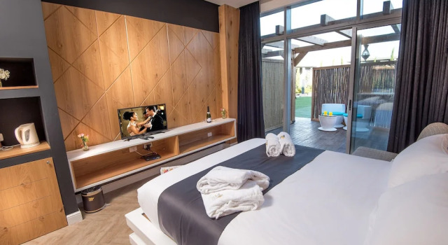 Номер Classic c 1 комнатой с балконом Aquaduct Hotel