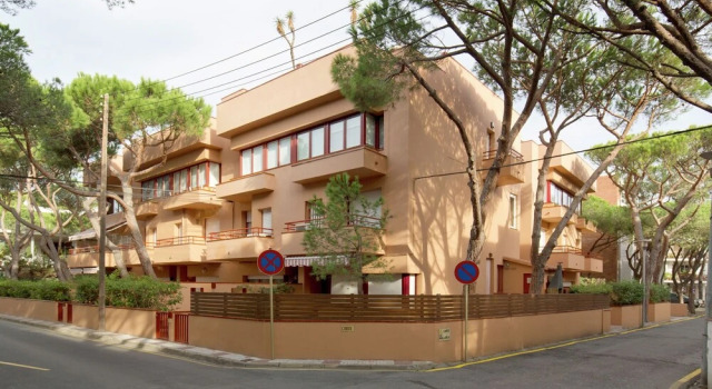 Spacious Apartment in Platja Daro With Terrace, Book Lejlighed Castell-Platja d'Aro Girona