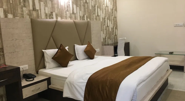 OYO 26627 K 3 Club Residency, Reservar Hotel Jhansi Índia