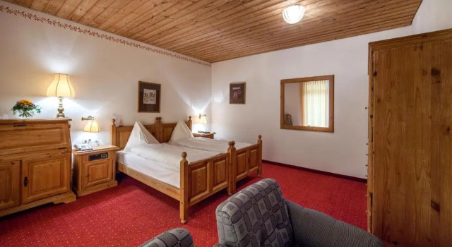Трёхместный номер Standard Waldhotel Arosa