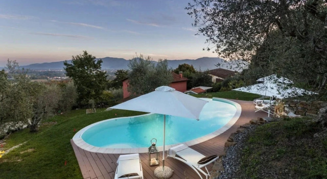 Коттедж Villa Alberta, Panoramic 4 Bedrooms Farmhouse with Private Pool in Lucca close to Town Centre