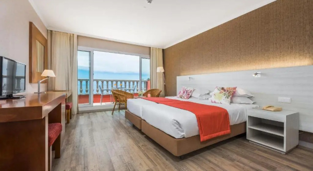Двухместный номер с балконом и с видом на море Отель Enotel Sunset Bay
