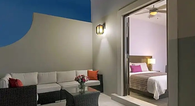 Полулюкс Decanter Hotel