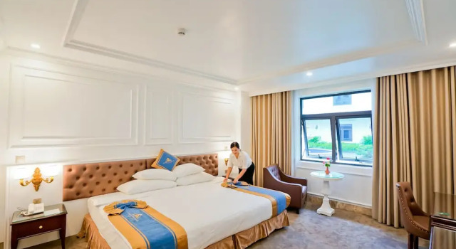 Номер Deluxe рядом с пляжем GRAND VIEW PALACE HA LONG HOTEL
