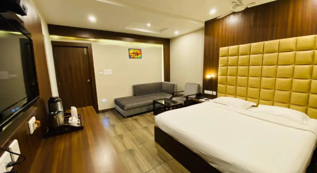 Hotel Saluja, Varaa Hotelli Hotellit Siliguri aamiaisella, Aamiainen