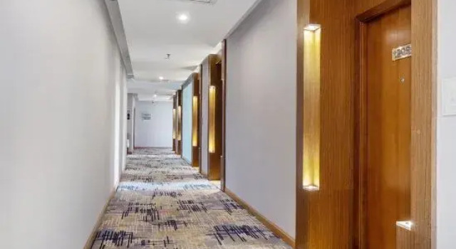 Shilinxuan Holiday Inn (Shilin Scenic Area), Boek Hotel Shilin Yunnan