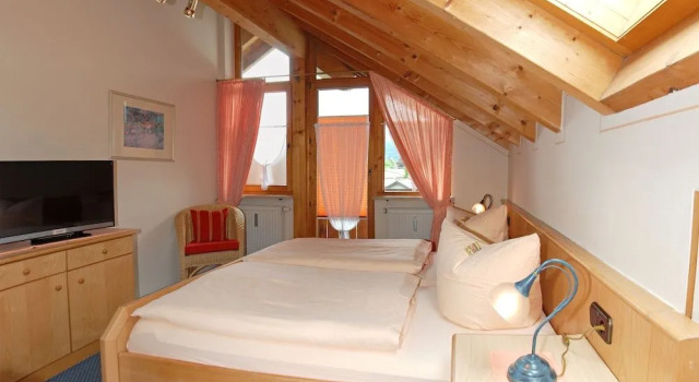 Hotel garni Schmideler, Varaa Hotelli Hotellit Baijeri pysäköinnillä, Pysäköinti