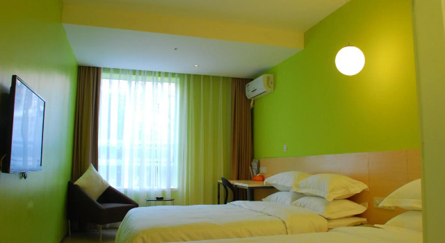 Двухместный номер Deluxe Colour Inn Shenzhen Shekou Branch