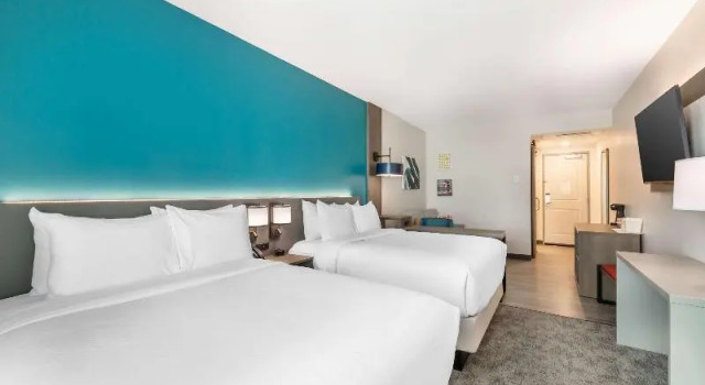 Четырёхместный люкс Comfort Suites Fort Myers East I-75