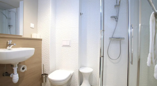 Трёхместный номер Standard Hôtel REVOTEL Nancy Centre Gare et Congrès