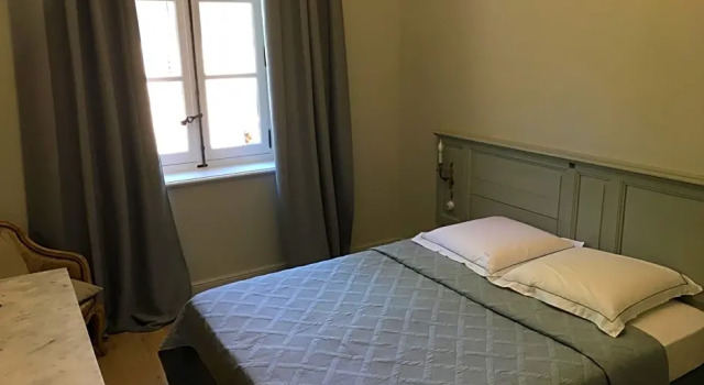 B&B Maison dHôtes - Château de Jouques, Забронировать Отель «постель и завтрак» Отели Буш-дю-Рон с парковкой, Парковка