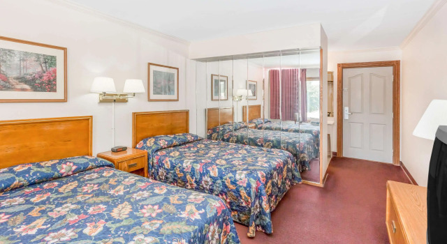 Четырёхместный номер Standard Knights Inn & Suites South Sioux City