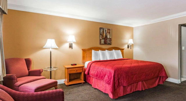 Двухместный люкс Quality Inn & Suites