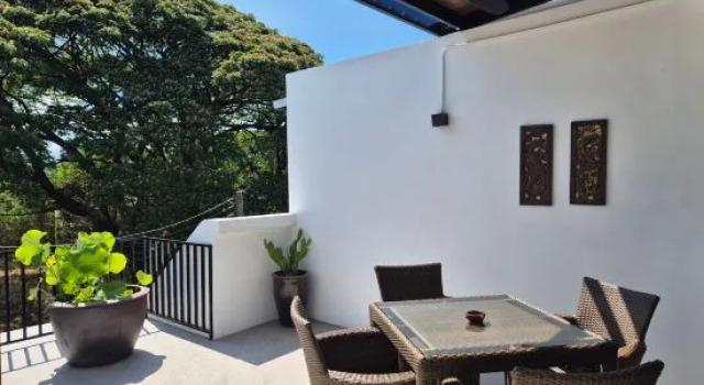 Your Local 3-Storey Townhouse | Outdoor Rooftop Bathtub & King Bed