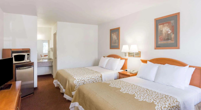 Четырёхместный номер Standard Days Inn by Wyndham Willcox