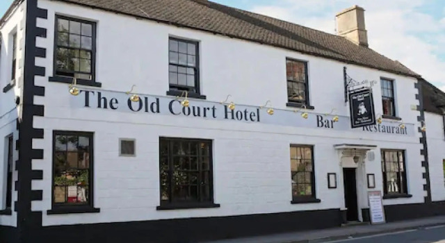 The Old Court Hotel, Забронировать Отель Отели в центре Уитни с завтраком, отели в центре Уитни с завтраком