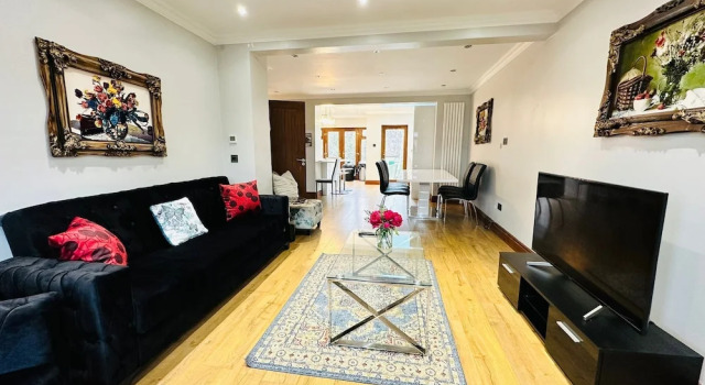 Spacious 6 Bed House in Wembley, Boek Vakantiehuis Hotels in Groot-Londen met parkeren, Parkeren