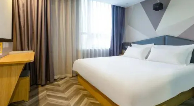 Longyun Hotel (Beijing Longze Metro Station)