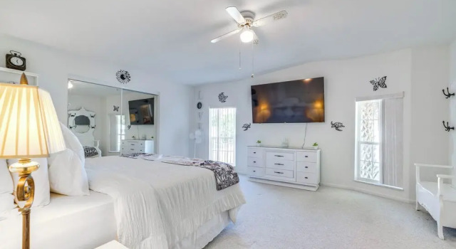 Waterfront Weeki Wachee Home w/ Fire Pit!, Reserva ahora Casa o chalet Spring Hill 