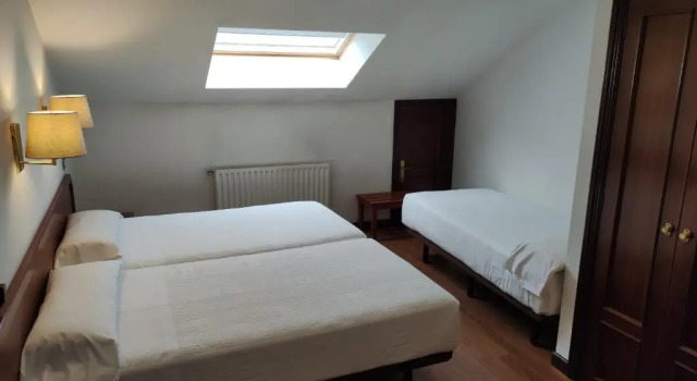 Трёхместный номер Standard Hotel Compostela Vigo