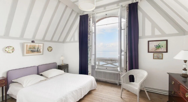 House With 8 Bedrooms in Grandcamp-maisy, With Wonderful sea View, Fur, Забронировать Отель Отели Гранкан-Мези с парковкой, Парковка