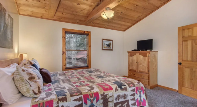 Mariettas Dream 2br in Mountains w/ Hot Tub!, Забронировать Отель Севьервилл Great Smoky Mountains National Park, рядом с Sevierville Historic Walking Trail