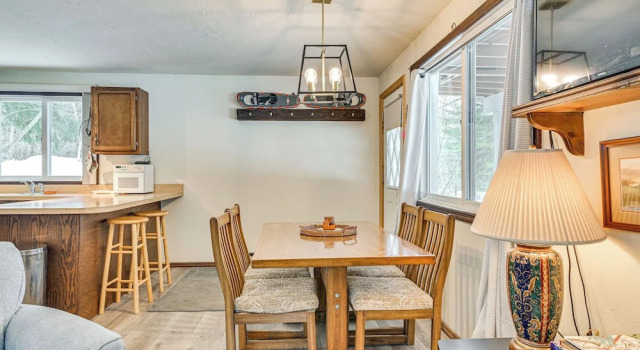 3 Mi to Windham Mountain: Pet-friendly Apt w/ Yard
