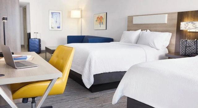 Четырёхместный люкс Premium Holiday Inn Express & Suites Overland Park South by IHG