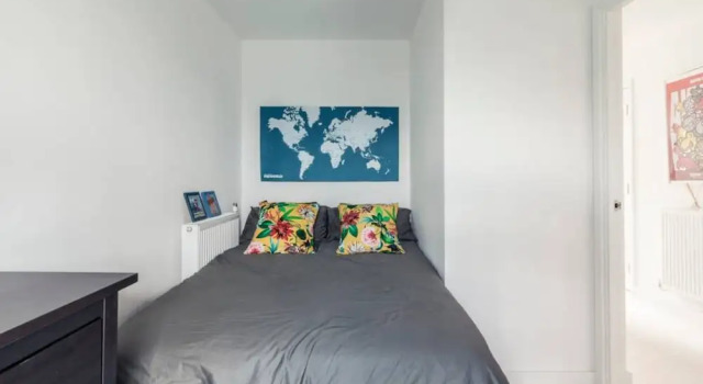 Modern 2 Bedroom Flat in Zone 1, Забронировать Отель Отели Англии 3 звезды, 3*