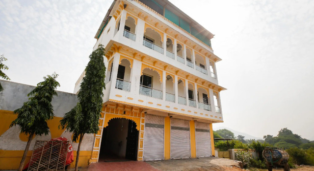 OYO 65920 Hotel Shree Daulatgarh, Забронировать Отель Отели штата Раджастхана с парковкой, Парковка