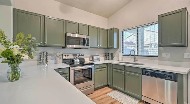 Sunlit Peoria Gem w/ Yard: Hike, Golf & Explore, Book Vacation Home Peoria Phoenix Metropolitan Area