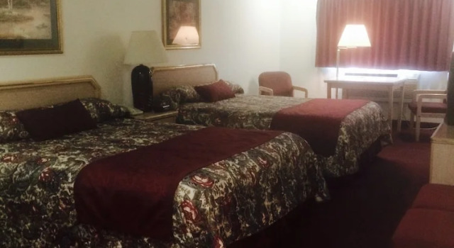 Четырёхместный номер Deluxe Thunderbird Motel