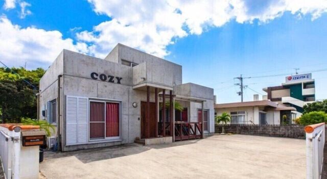 Private Vacation Home COZY, Book Feriehus Hoteller i Okinawa med parkering, Parkering