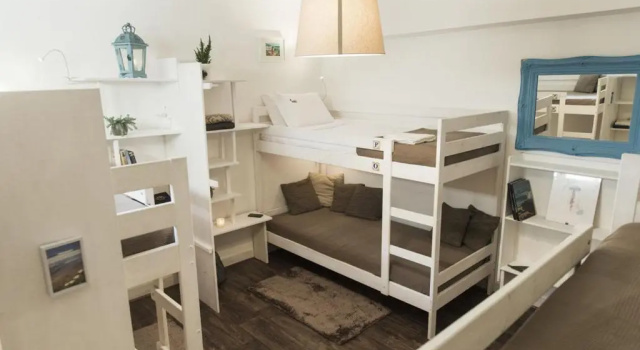 Кровать в общем номере Laneez Ericeira Surf House