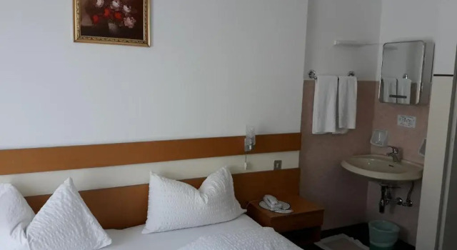 Двухместный номер Economy с балконом Hotel Lux