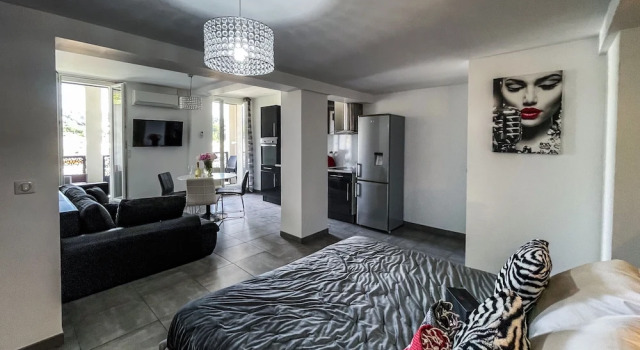 Люкс Superior c 1 комнатой с балконом Hotel Eden Cassis