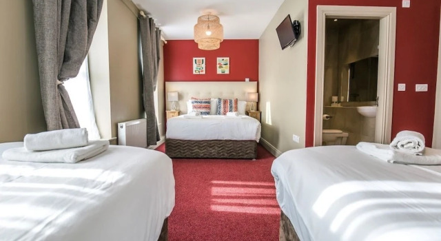 Четырёхместный номер Classic Mc Kevitts Village Hotel