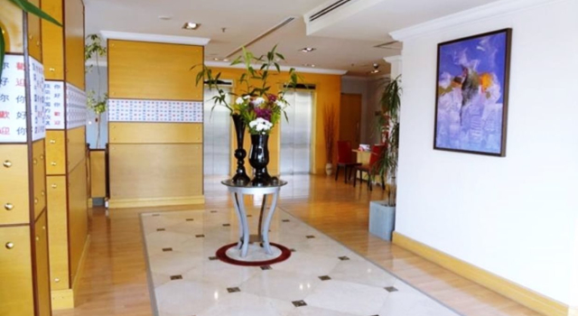 Corniche Hotel & Suites