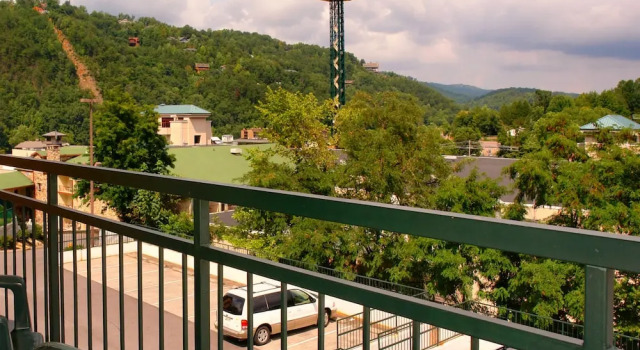 Четырёхместный номер Premium Quality Inn Creekside - Downtown Gatlinburg