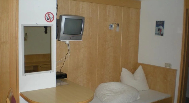 Haus Almrausch, Prenota Hotel Hotel a Tirolo con parcheggio, Parcheggio