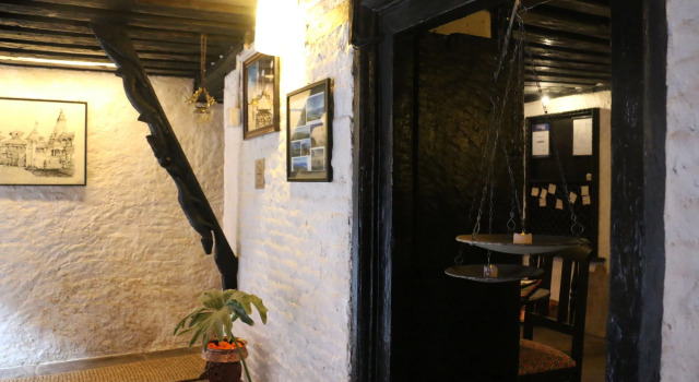 Hira Guest House